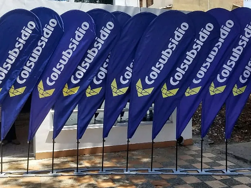 Banderas publicitarias para evento caja de compensación