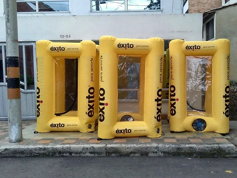 Cabina de sorteo inflable publicitario a motor