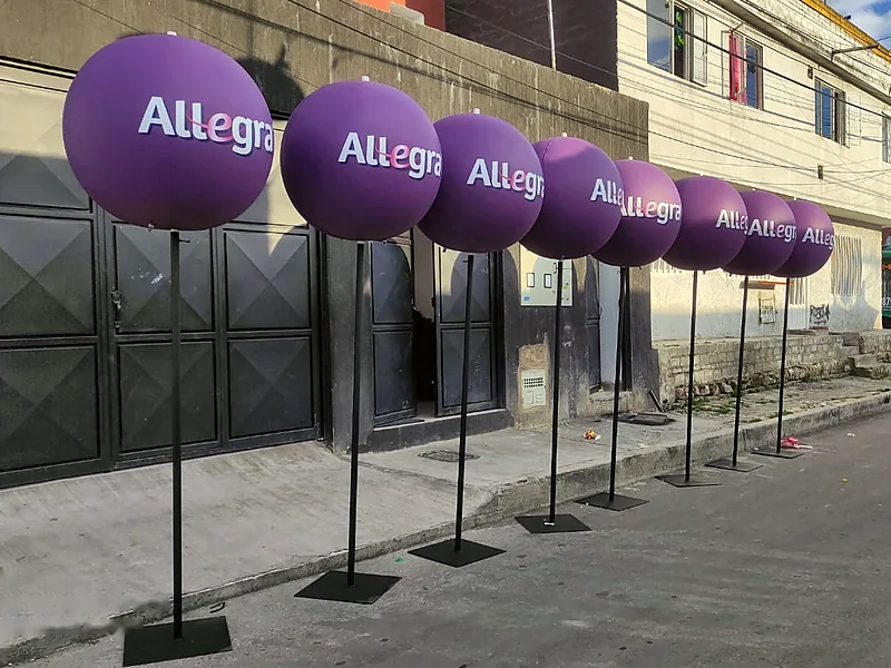 Esferas de pedestal listas para evento
