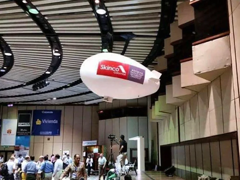 Zeppelin publicitario en evento